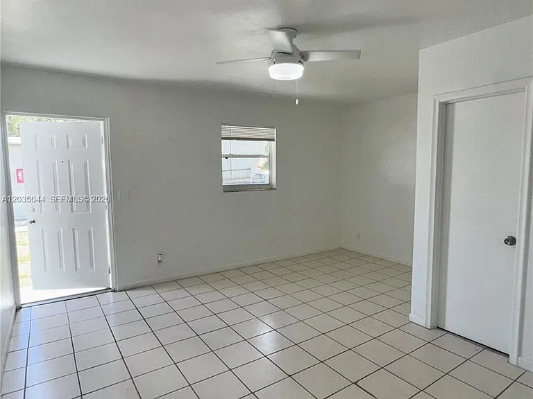 124 SE 4th St #2 — Photo 7