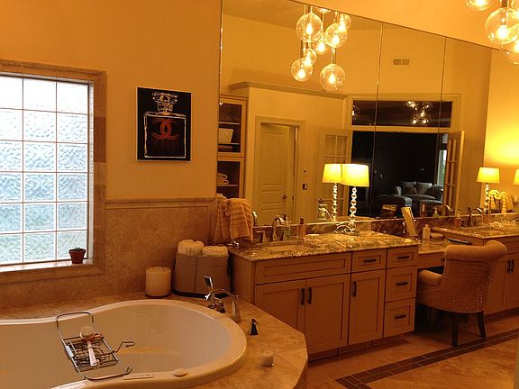 3rd image of 16565 Crestfield Dr