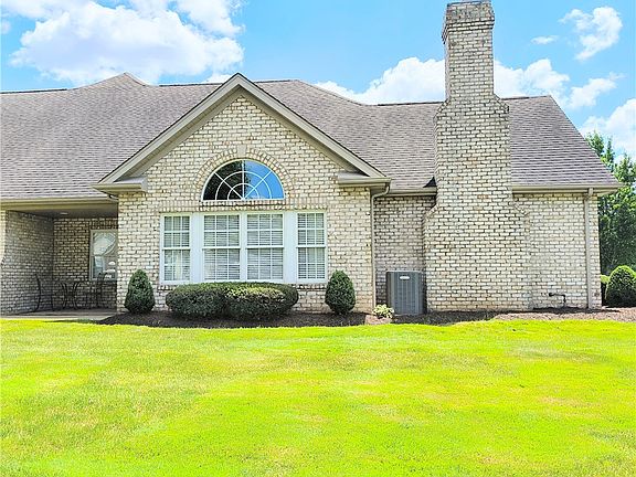 3rd image of 3701 Tudor Dr