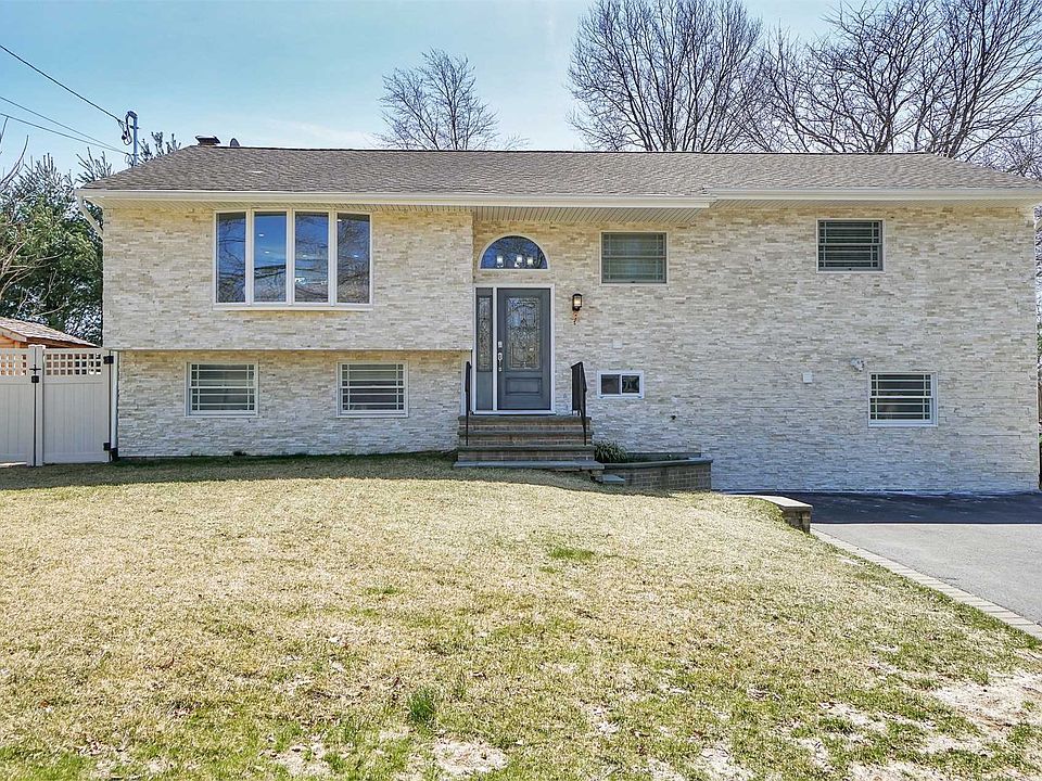1st image of 102 Colonial St