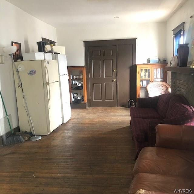 2nd image of 2267 Genesee St