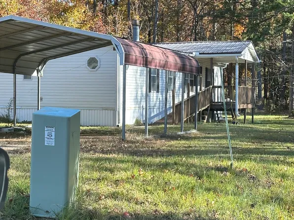 704 Long Cir, Toccoa, GA 30577