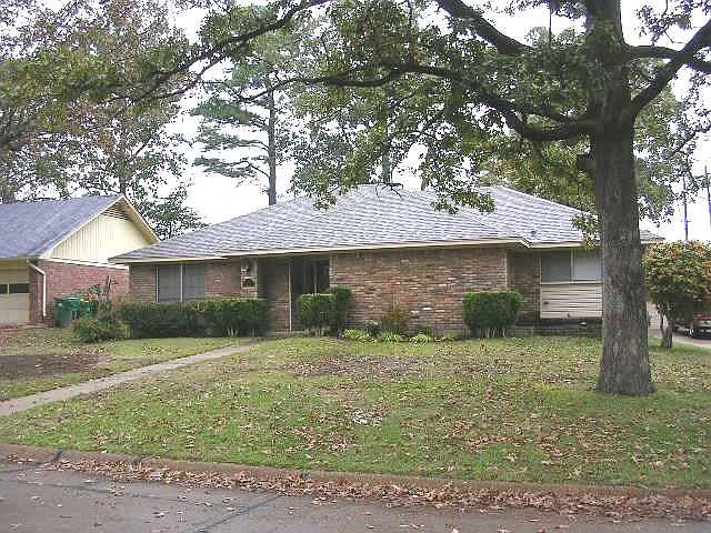 1st image of 15 Woodcliff Dr