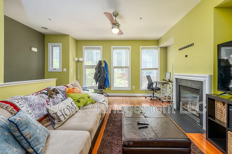 1 bed, 1.0 bath, 180 sqft, $950 — Photo 4