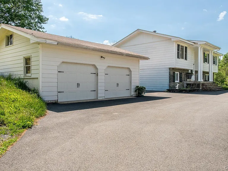1360 Centre Rd — Photo 35