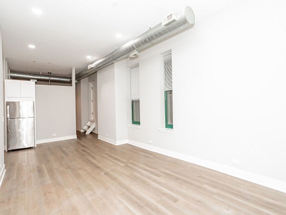5th image of 805 N Wabash Ave #2W