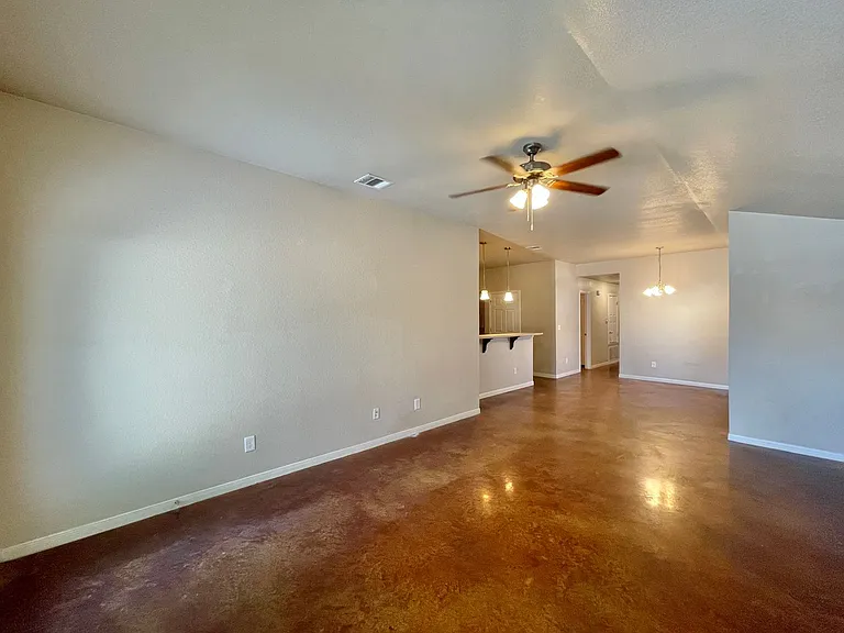 928 Maplewood St — Photo 2
