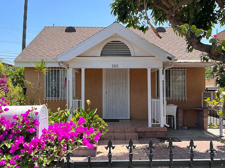 2800 S Mansfield Ave — Photo 1
