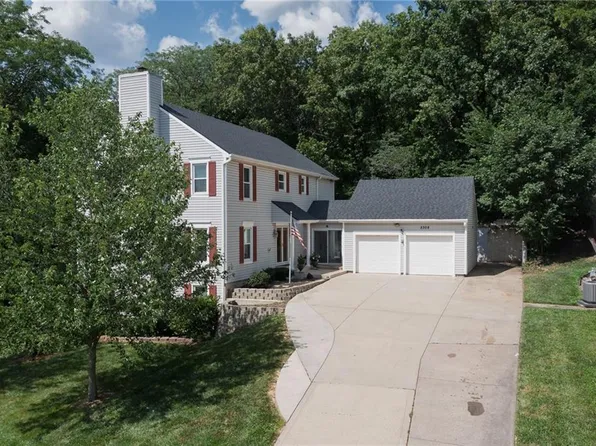 2308 Hebbeln Dr, Leavenworth, KS 66048