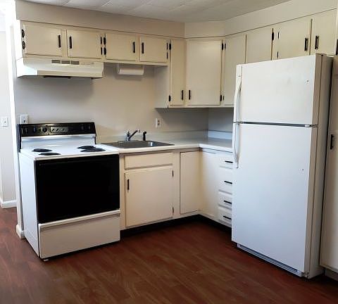 2nd image of 516 1/2 Avenue E