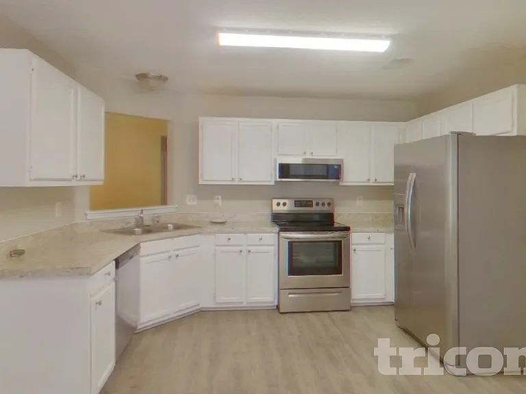 424 Forest Grove Cir — Photo 7