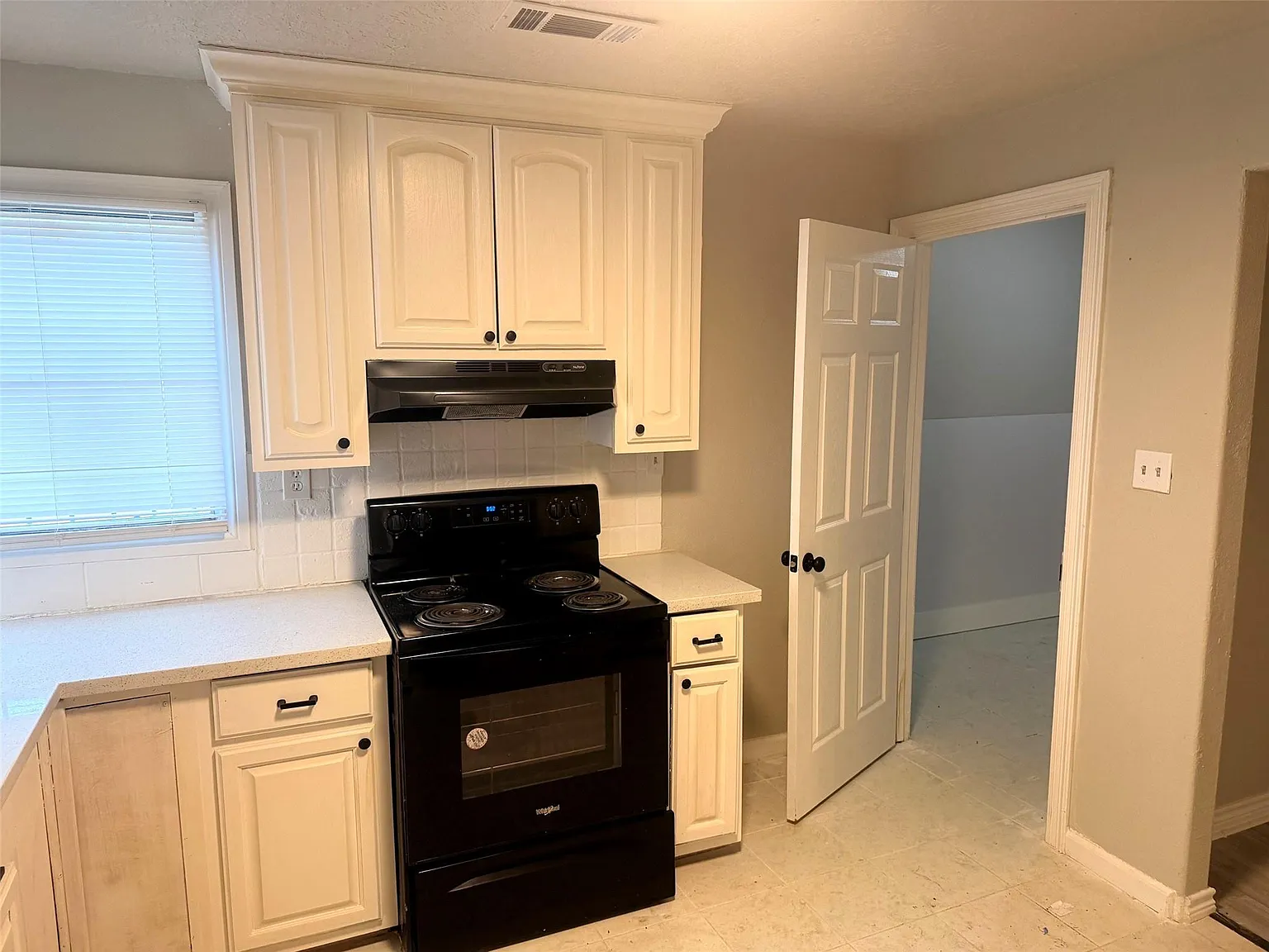3 bed, 2.0 bath, 1488 sqft, $1,650 — Photo 2