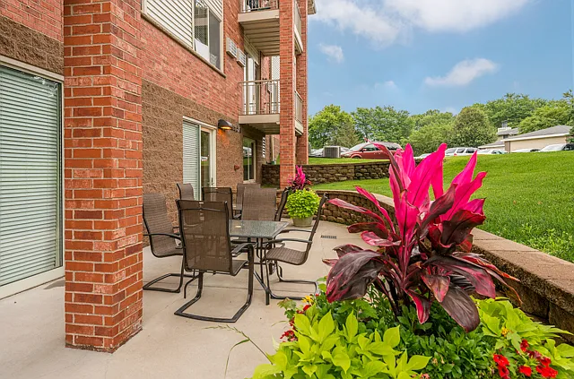 Parkwood Pointe Apartments — Photo 35