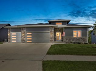 2308 N 9th Ct, Indianola, IA 50125