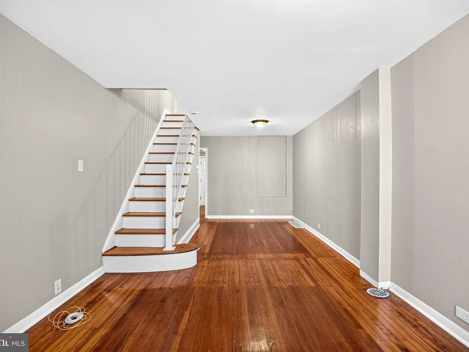 2 bed, 1.0 bath, 720 sqft, $1,600 — Photo 2