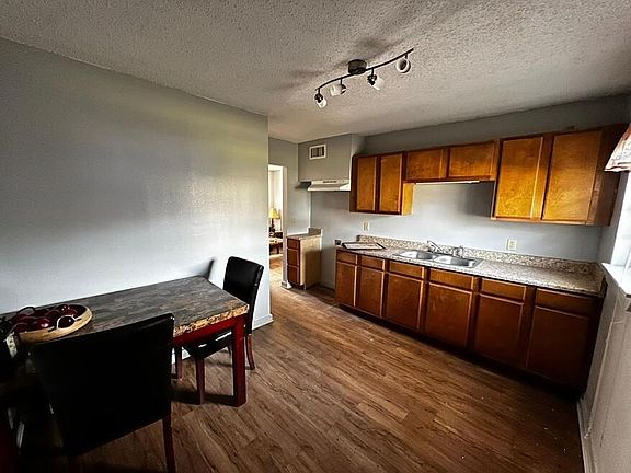 4th image of 768 W 68th St