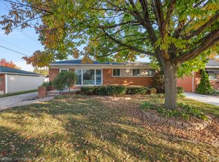17743 Summer Ln S, Fraser, MI 48026