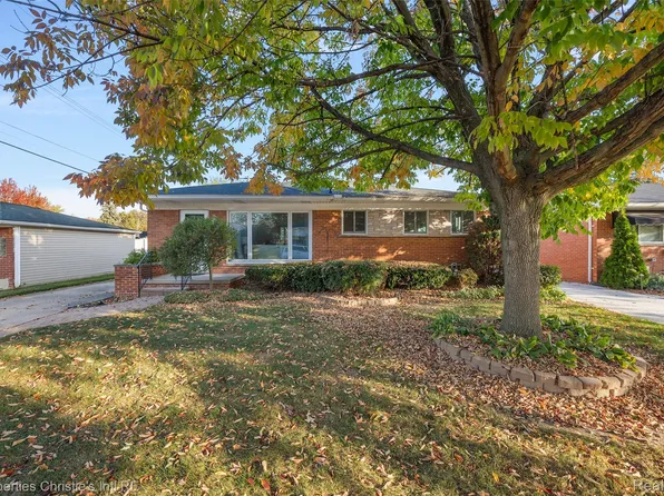 17743 Summer Ln S, Fraser, MI 48026