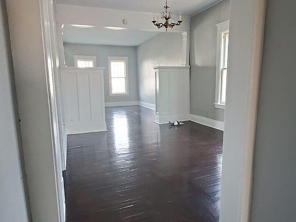 5th image of 202 Parkdale Ave
