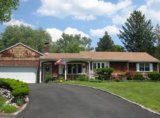 4 Amelia Dr, Old Tappan, NJ 07675