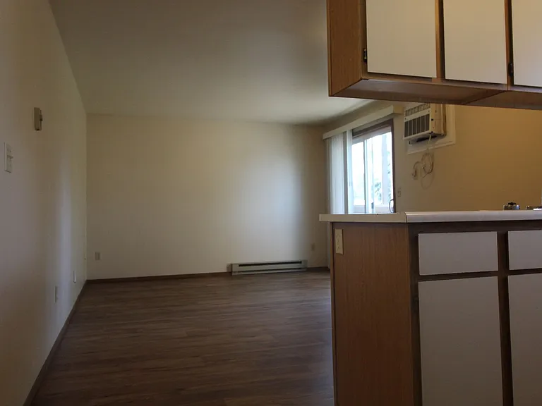 Pineridge Apartments — Photo 16