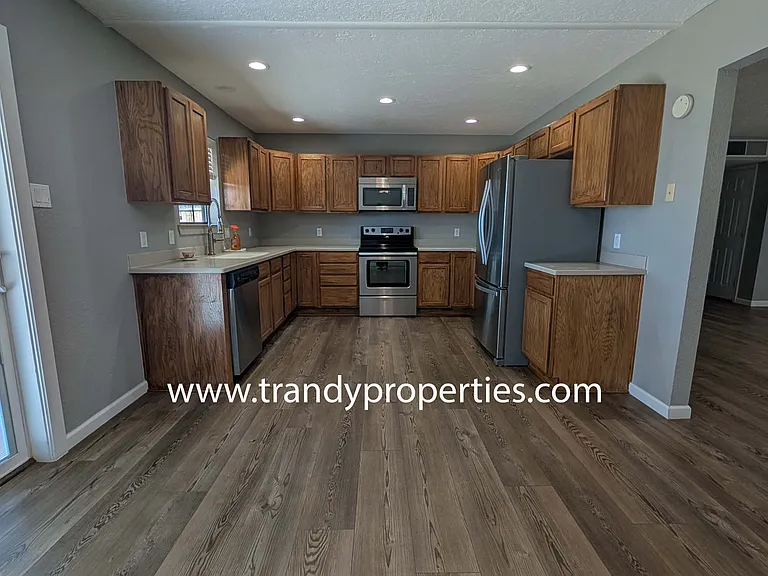 601 Rosa St — Photo 5