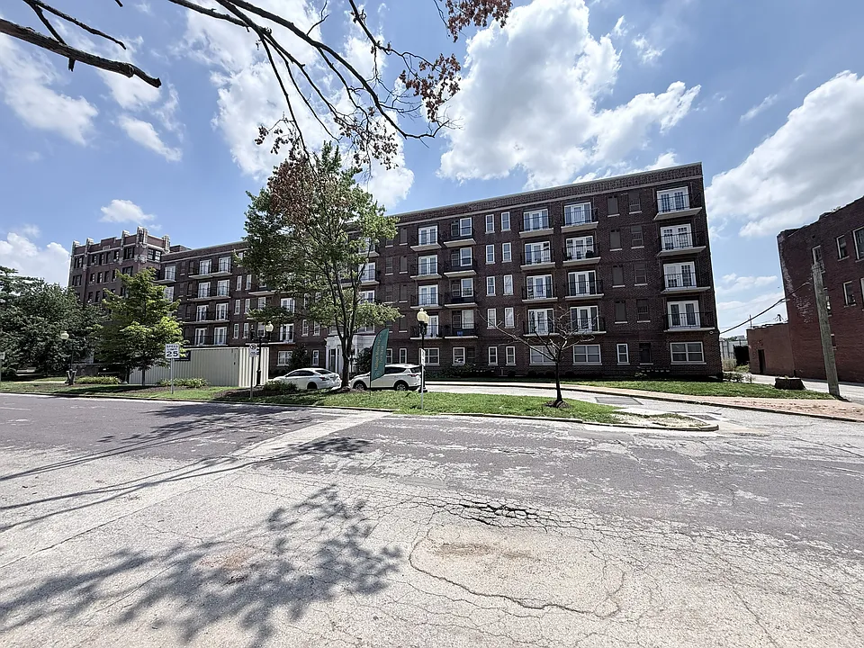 5630 Pershing Ave #31