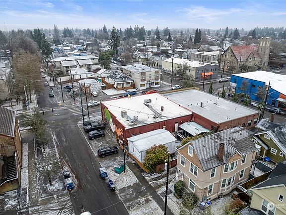 Located just off of popular 6th Ave with bars, restaurants & coffee shops. >