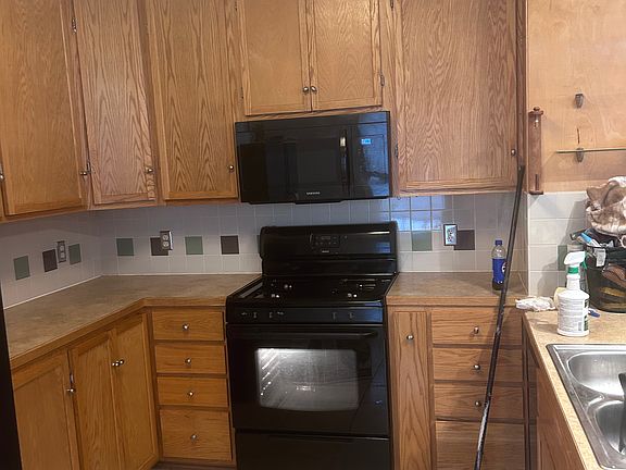 4th image of 1057 Green St