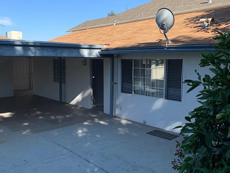 11464 1/2 Iris Ave — Photo 1