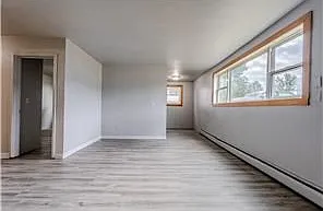3 bed, 1.0 bath, 850 sqft, $1,000 — Photo 2