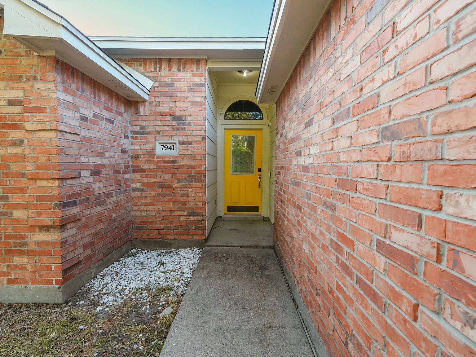 3 bed, 1427 sqft, $1,900 — Photo 3