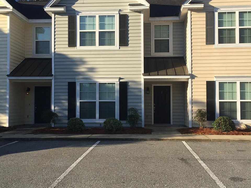 Quiet townhome in neighborhood with on street parking. 