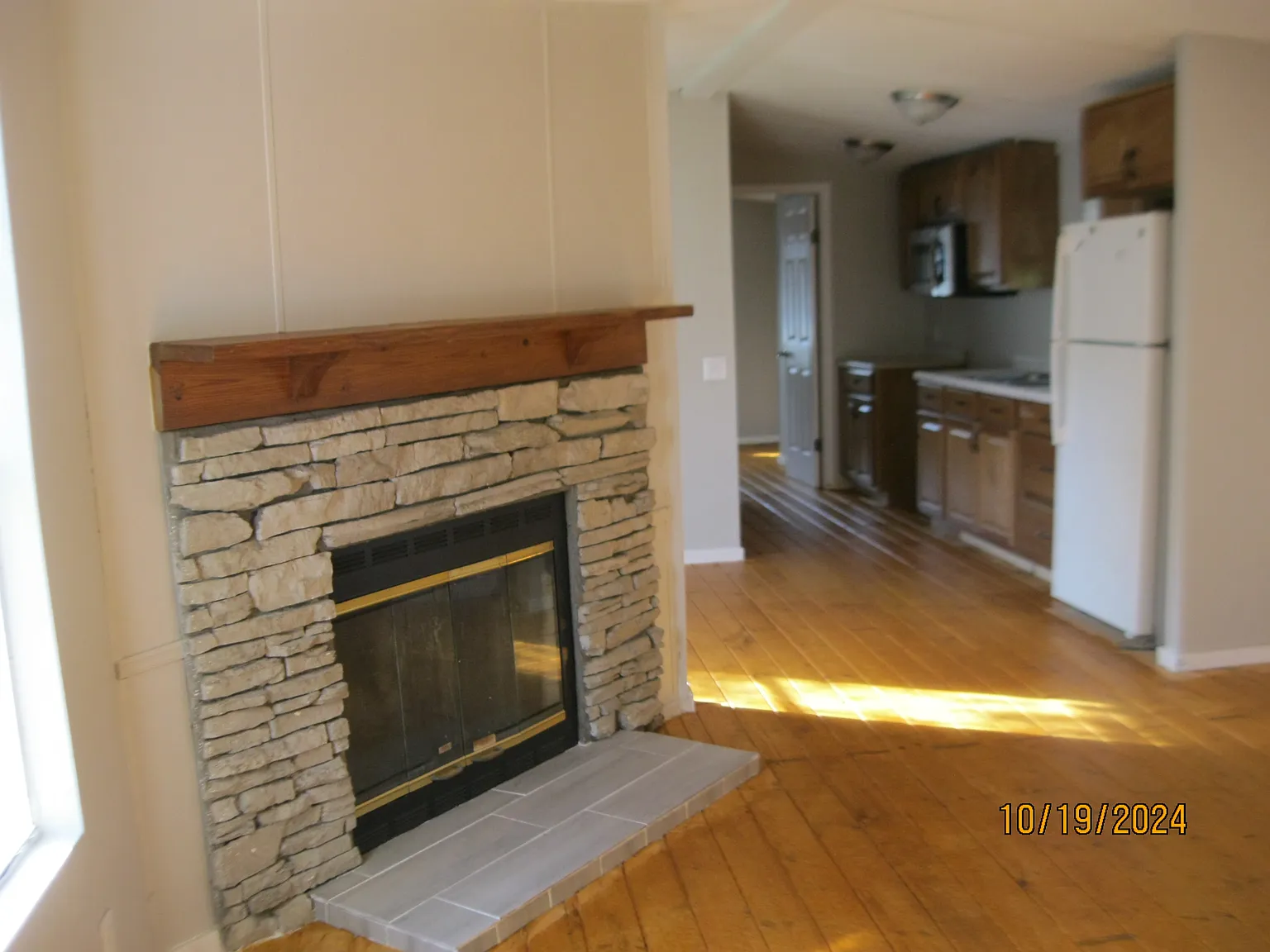 3 bed, 924 sqft, $1,200 — Photo 2