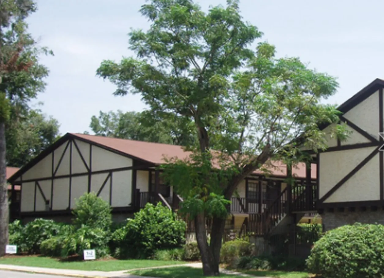 Lyn Village Apartments — Photo 1