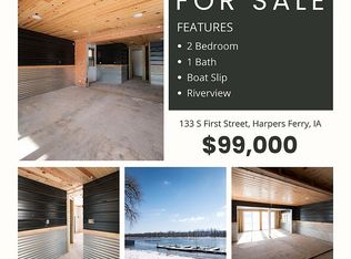133 S 1st St #8, Harpers Ferry, IA 52146
