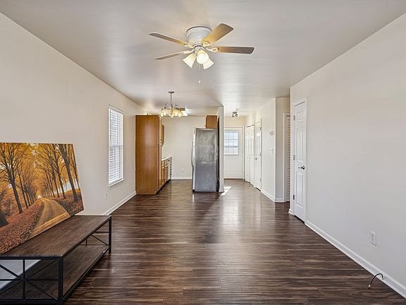 3rd image of 608 Jasmin Dr