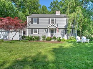 70 Foxcroft Rd, West Hartford, CT 06119