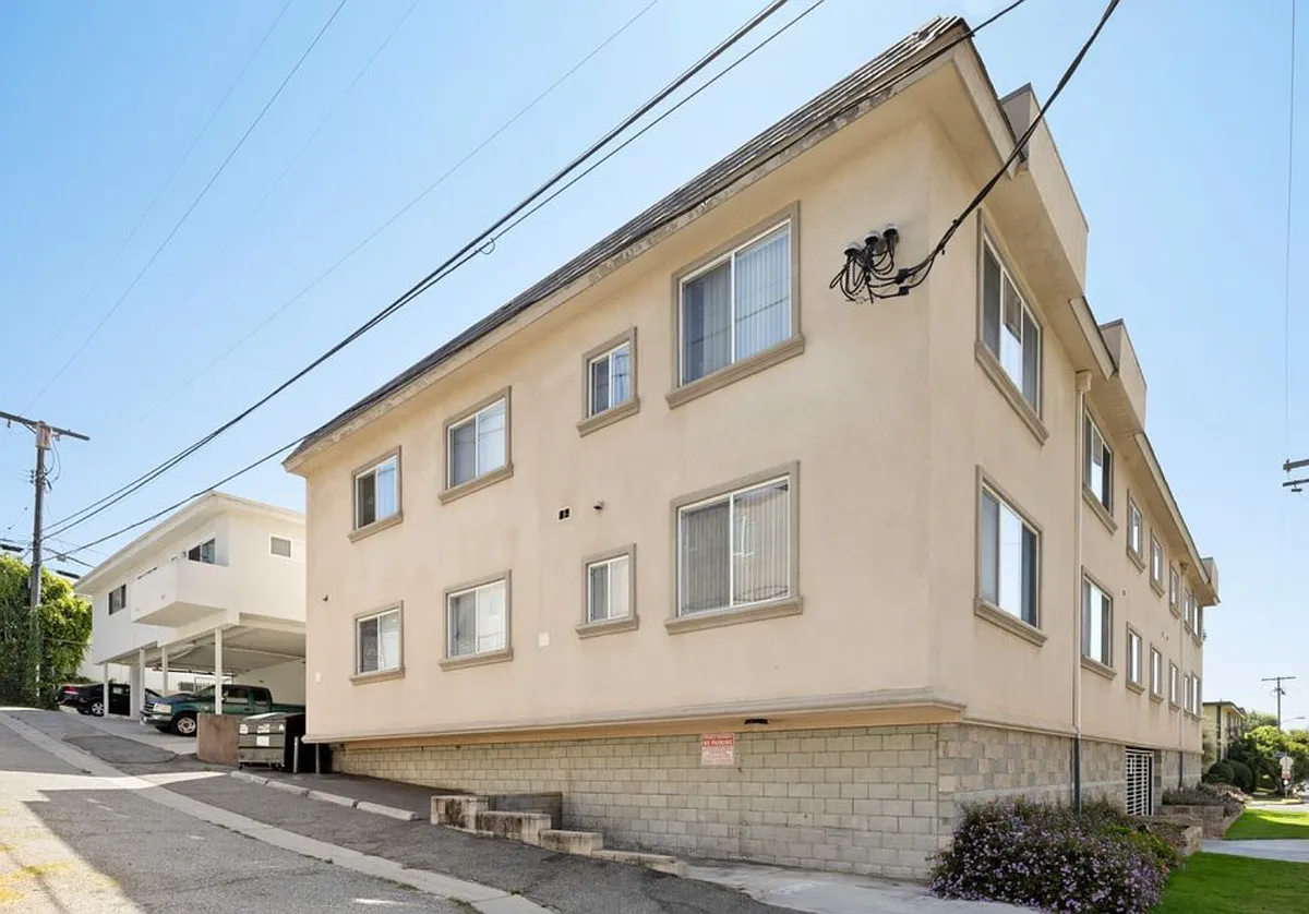 Building Photo - 10883 Rose Ave