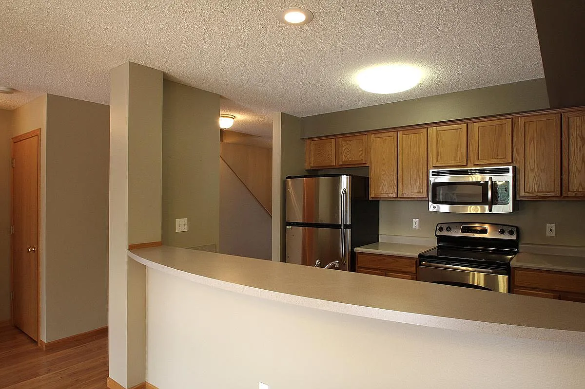 2 bed, 2.5 bath, 1525 sqft, $1,550 — Photo 3