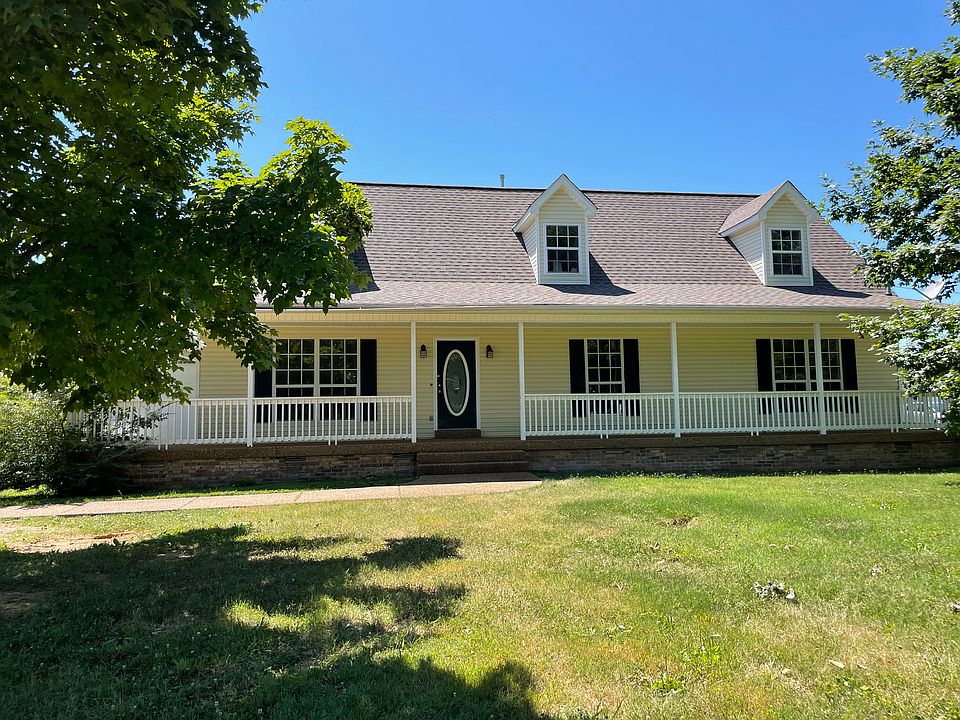 Apartment is located in entire upstairs. Entrance is from the back.