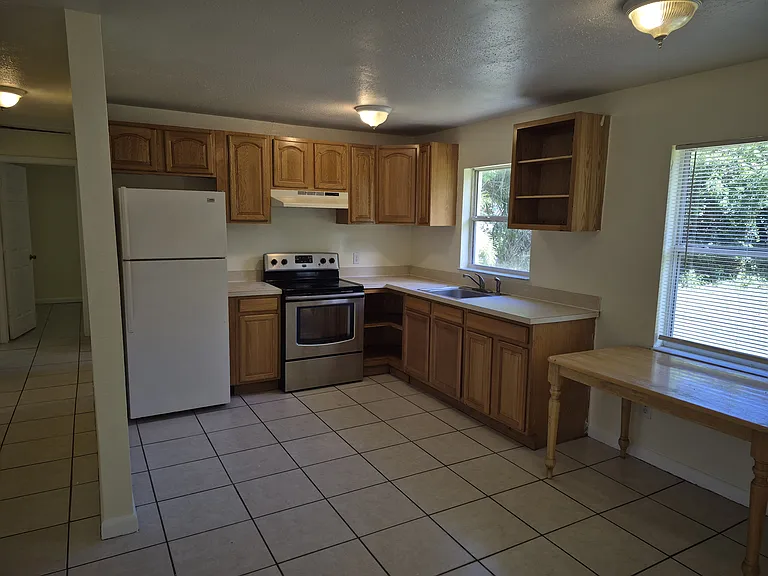 819 Cedar Dr — Photo 5