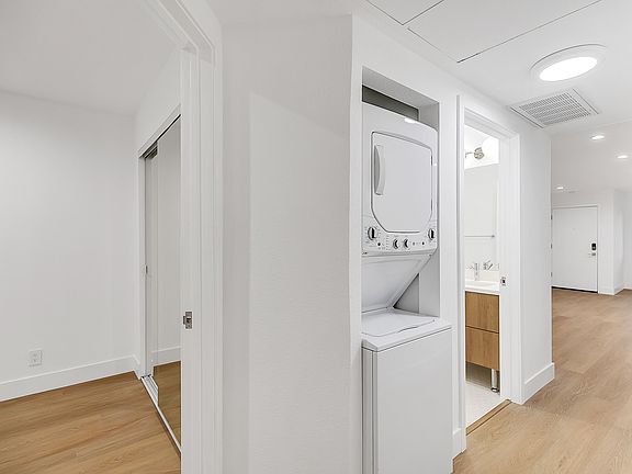 5th image of 3939 Moore St APT 103