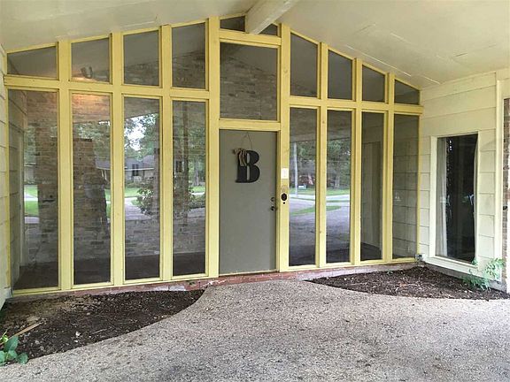3rd image of 5930 Gladys Ave
