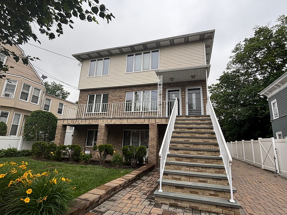 1st image of 499 W Grand Ave #1