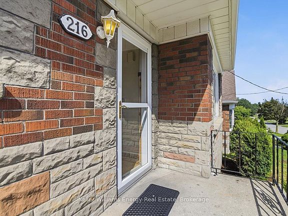 4th image of 216 College Ave