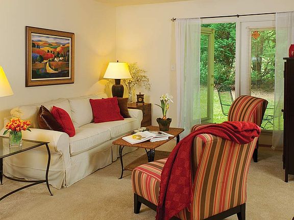 Garden Style Living Area with carpet