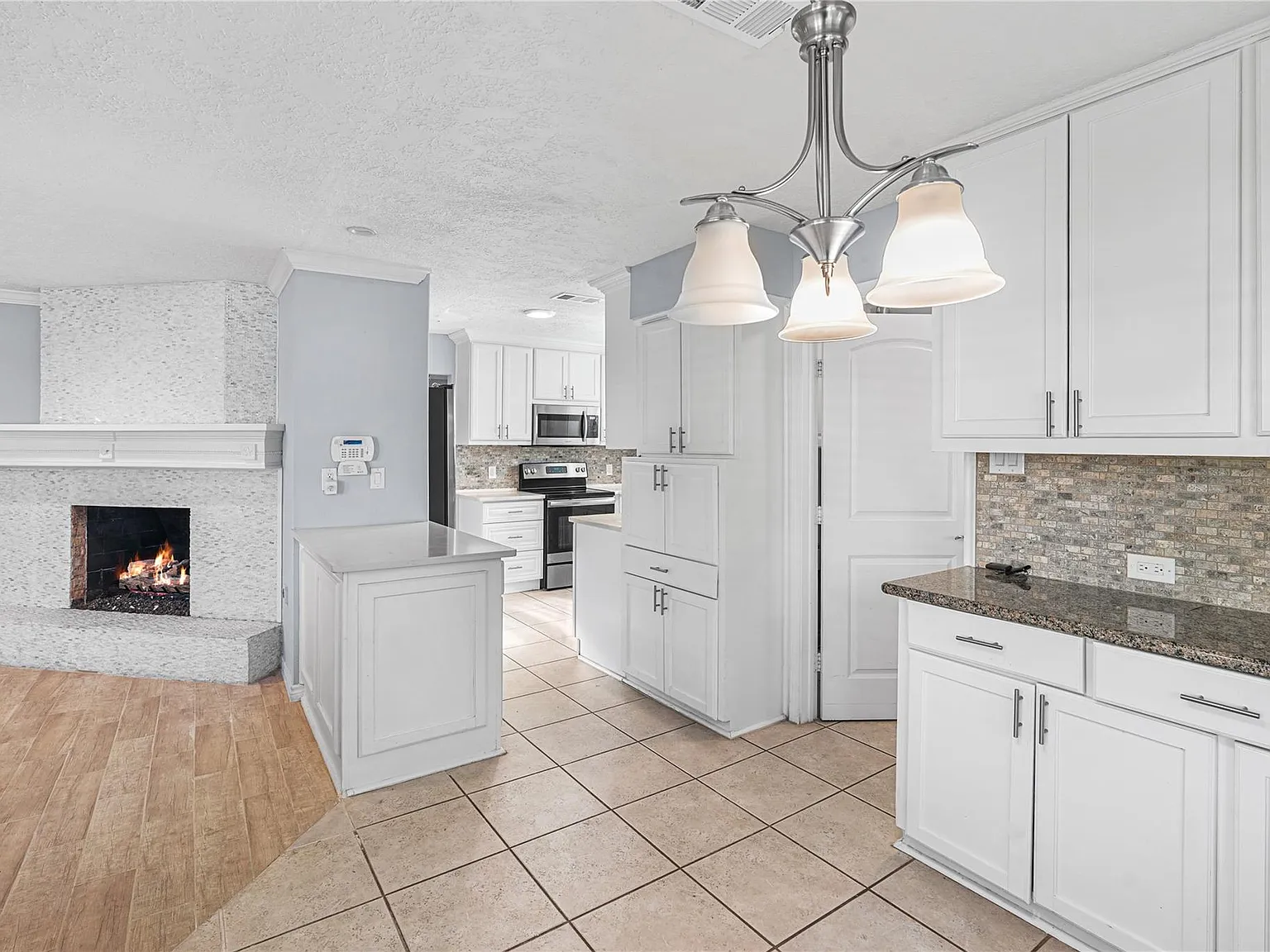 3 bed, 2069 sqft, $2,400 — Photo 4