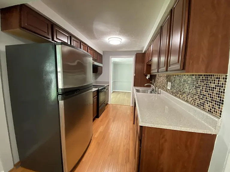 8513 Woodfall Rd — Photo 8