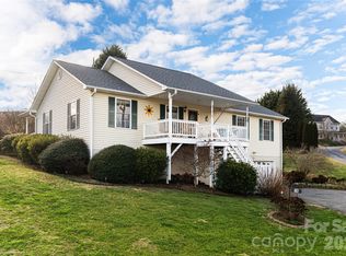 16 Kinsale Dr, Leicester, NC 28748